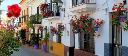 Stroll the pretty streets of Estepona on the Costa del Sol in Spain. [Image Turista Inglesa/Wikimedia]