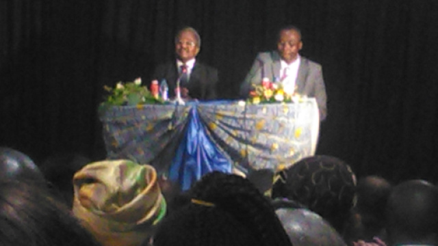 Le professeur Ebenezer Njoh Mouelle et le professeur Kenmogne au CCC le 28 mars 2019 © Odile Pahai