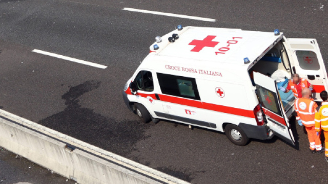 Un camionista ha avuto un malore: prima di morire, ha fatto una manovra fondamentale per mettere in salvo automobilisti.