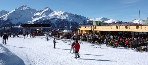 Bormio, scontro in pista: muore un sciatore 49enne di Milano