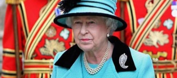 Garotinho brasileiro escreve carta para rainha Elizabeth 