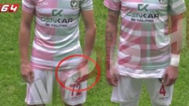 Kakav bolesnik: Pomahnitali nogometa&scaron; bodežom ozljeđivao suparnike ... - dnevnik.hr