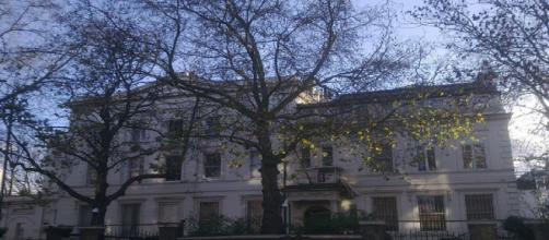Embassy of Russia in London (Sdrawkcab/Youtube screencap)