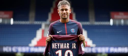 Neymar defende o time francês Paris Saint Germain. (Imagem: Reprodução Instagram) https://www.instagram.com/p/BXveGldjctX/