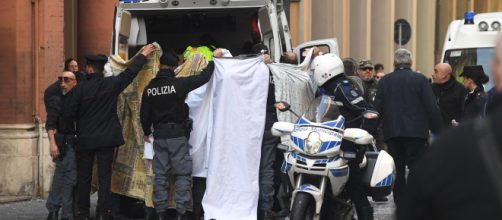 Bologna, è morto il bimbo di due anni e mezzo caduto dal carro di carnevale