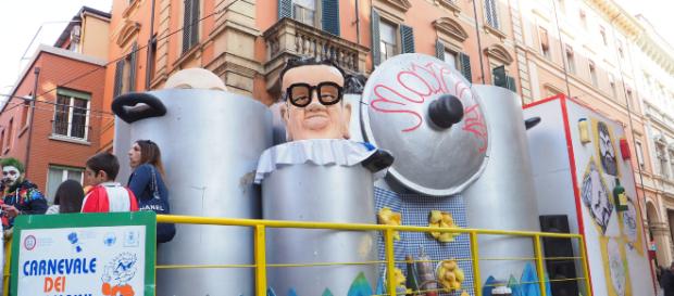 Bologna: bimbo di 2 anni cade da un carro di Carnevale ed è in gravissime condizioni. Bologna: bimbo di 2 anni cade da un carro di Carnevale ed è in gravissime condizioni.