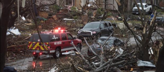 Fuerte tornado azotó Alabama, en EEUU. - univision.com Fuerte tornado azotó Alabama, en EEUU. - univision.com