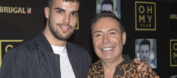 Maestro Joao y Pol Badía felicitan San Valentín con un posado muy ... - paulaglam.es Maestro Joao y Pol Badía felicitan San Valentín con un posado muy ... - paulaglam.es