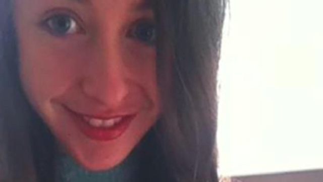 I genitori muoiono, la figlia non riesce a superare lo choc e si uccide a 24 anni - Fanpage.it