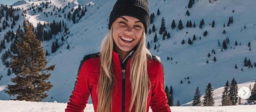 Lotte Van Der Zee sorride sulla neve il 19 febbraio