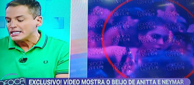 Léo publica vídeo de Anitta e Neymar no carnaval (Foto: Reprodução/ SBT) Léo publica vídeo de Anitta e Neymar no carnaval (Foto: Reprodução/ SBT)