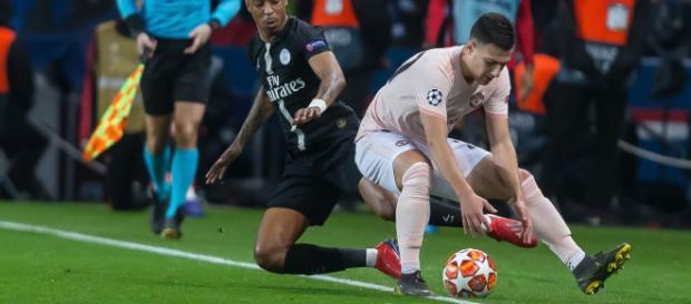 Manchester United fan was stabbed in Paris after PSG defeat (Image via Manchester FC/Twitter)) Manchester United fan was stabbed in Paris after PSG defeat (Image via Manchester FC/Twitter))