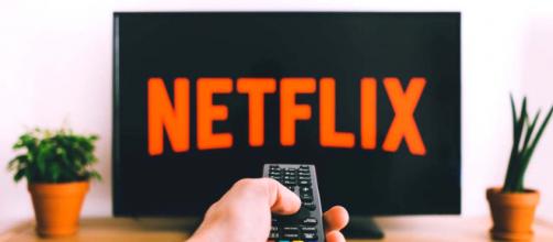 Five films currently streaming on Netflix that are perfect for weekend bingeing. [Image PIxabay]