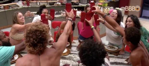 Brinde ao Dia Internacional da Mulher (Foto divulgação/BBB 19) Brinde ao Dia Internacional da Mulher (Foto divulgação/BBB 19)