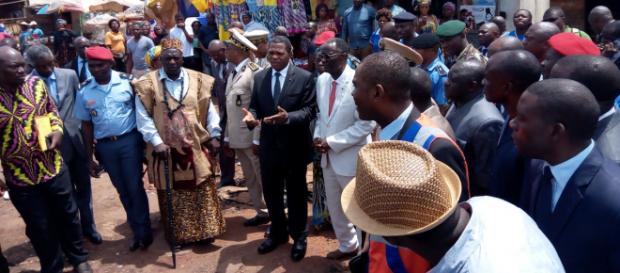 Le Minat Mr Paul Atanga Nji sur les lieux du sinistre (c) Cedric Bimale Le Minat Mr Paul Atanga Nji sur les lieux du sinistre (c) Cedric Bimale