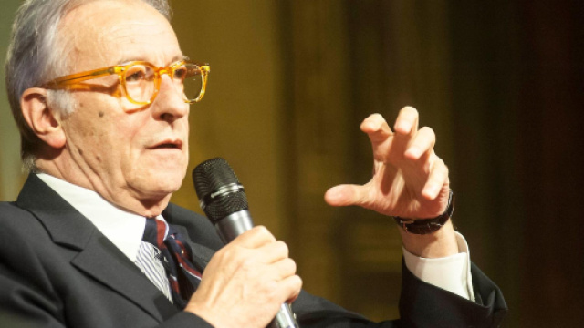 Isola dei Famosi: Vittorio Feltri bacchetta Fogli, Corona fa mea culpa