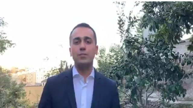 Luigi Di Maio durante la diretta Facebook - m5stelle.com.