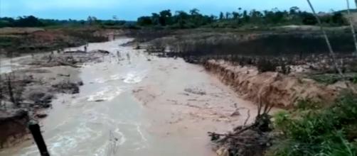 Nova barragem se rompe, desta vez em RO (Reprodução/Rede Globo)