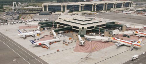 Milano, ennesimo drone sull'aeroporto di Malpensa: voli dirottati