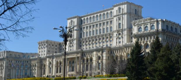 Come visitare il Palazzo del Parlamento di Bucarest - fanpage.it Come visitare il Palazzo del Parlamento di Bucarest - fanpage.it