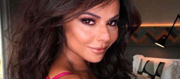 Viviane Araujo canta hit de Belo em churrasco. (Reprodução/Instagram/@araujovivianne) Viviane Araujo canta hit de Belo em churrasco. (Reprodução/Instagram/@araujovivianne)
