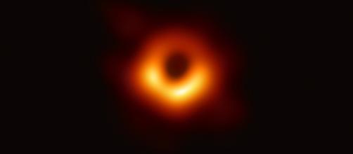 Una imagen para la historia: esta es la primera foto de un agujero negro
