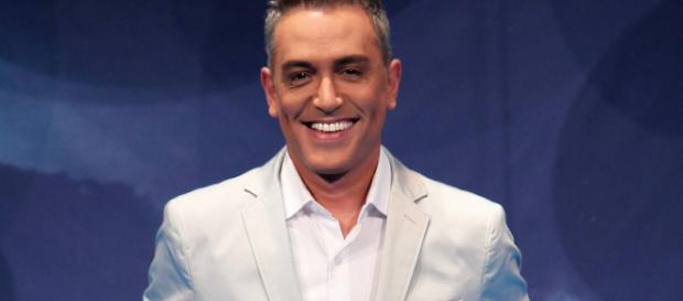 Fotografía de Kiko Hernández en un plató de televisión Fotografía de Kiko Hernández en un plató de televisión