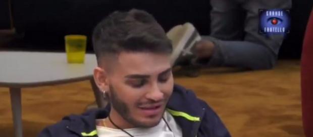 GF16, Imparato fa coming out all'interno della casa: 'Sono gay e desidero avere un figlio' GF16, Imparato fa coming out all'interno della casa: 'Sono gay e desidero avere un figlio'
