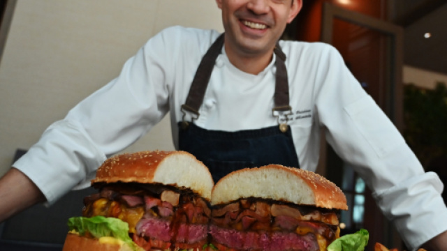 Japon : un burger &agrave; 800 euros pour introniser le nouvel empereur - rtl.fr