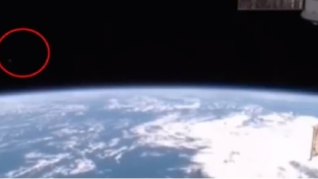 Nasa, imprevisto sulla stazione spaziale internazionale: due luci misteriose transitano nell'inquadratura