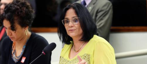Ministra Damares Alves elogia Túlio Gadêlha, e deputado ironiza. (Arquivo Blasting News)