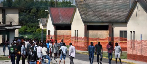 Calolziocorte, zone rosse per i migranti: non potranno stare vicino a scuole e biblioteche (foto repertorio)