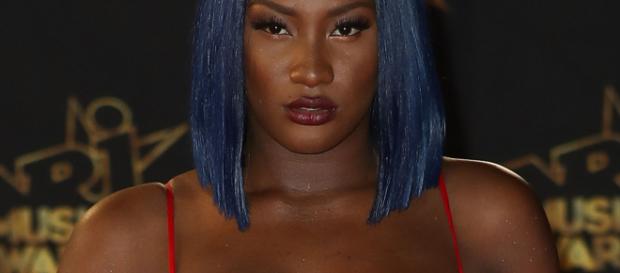 Aya Nakamura accusée de plagier un styliste, elle assume Aya Nakamura accusée de plagier un styliste, elle assume