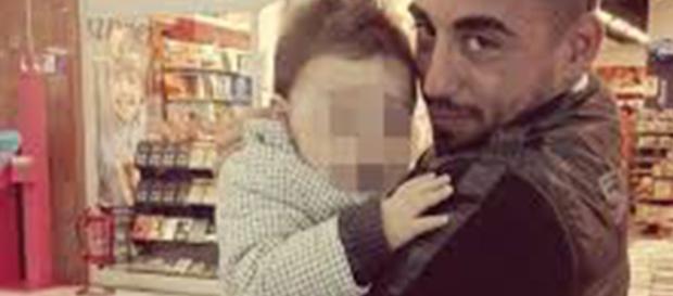 Tony Essobti Badre, arrestato con l'accusa di aver ucciso il figlio della compagna. Tony Essobti Badre, arrestato con l'accusa di aver ucciso il figlio della compagna.