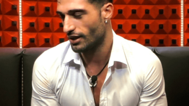 Grande Fratello 16: Michael nega di essere gay e medita l'abbandono dal gioco