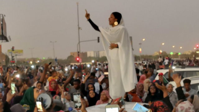 La ragazza simbolo delle proteste in Sudan - letteradonna.it