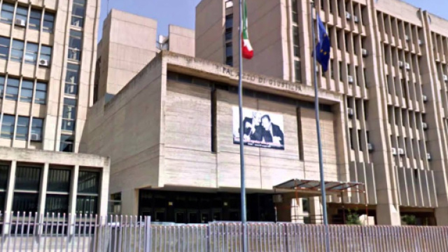 Lecce, avrebbe abusato dei suoi tre nipotini: 71enne a processo