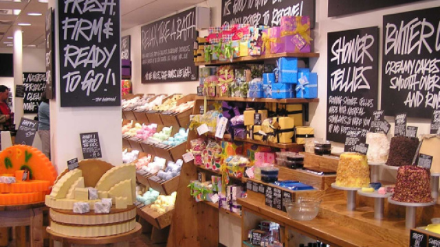 Lush abbandona i social network