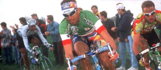 Andrea Tafi impegnato alla Parigi Roubaix vinta nel 1999 Andrea Tafi impegnato alla Parigi Roubaix vinta nel 1999