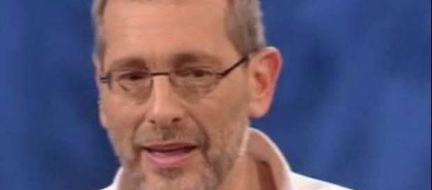 Il conduttore di Piazza Pulita si dissocia dal suo pubblico che applaude frase sulla diversità dei rom. Il conduttore di Piazza Pulita si dissocia dal suo pubblico che applaude frase sulla diversità dei rom.