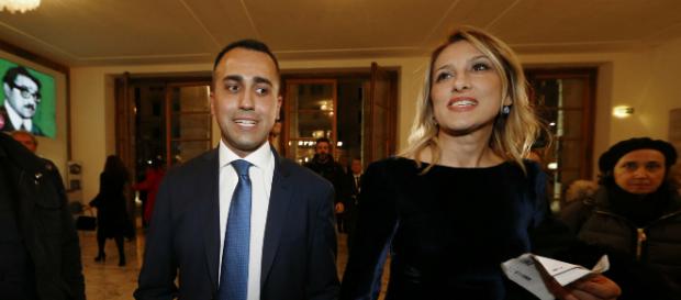 Luigi Di Maio si sfoga per le foto osè della fidanzata Luigi Di Maio si sfoga per le foto osè della fidanzata