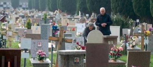Bologna, via le croci dai cimiteri: 'Offendono le altre religioni'