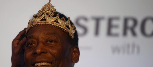 Pelé é considerado o "rei" do futebol. (Arquivo Blasting News)