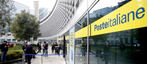 Poste Italiane assume figure di fronte end