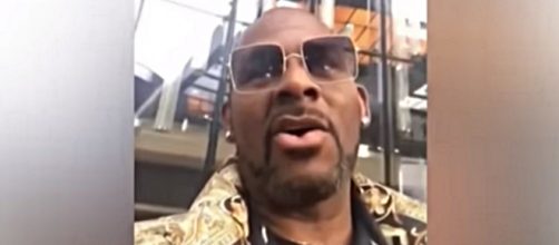 Singer R. Kelly bank gives specifics about his account after court order. - [TMZ Live / YouTube screencap]