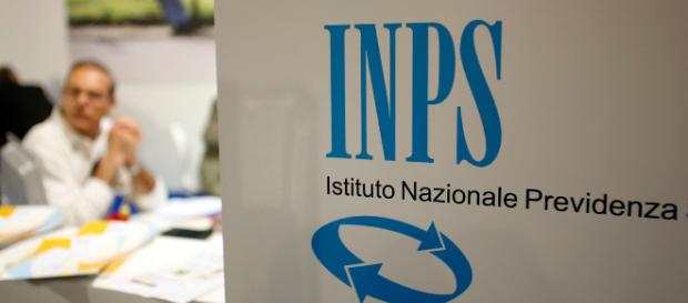 Pensioni, quota 100: mensile in uscita di euro 1.865, per il reddito di cittadinanza 520 €. Pensioni, quota 100: mensile in uscita di euro 1.865, per il reddito di cittadinanza 520 €.