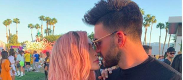 Nabilla dévoile sa nouvelle coiffure à Coachella en compagnie de Thomas Vergara Nabilla dévoile sa nouvelle coiffure à Coachella en compagnie de Thomas Vergara