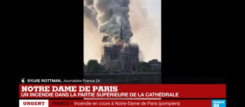 Francia, grosse fiamme a Notre-Dame: la cattedrale continua a bruciare