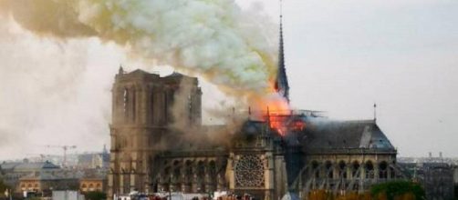 Parigi: le terrificanti immagini che arrivano dalla cattedrale di Notre Dame