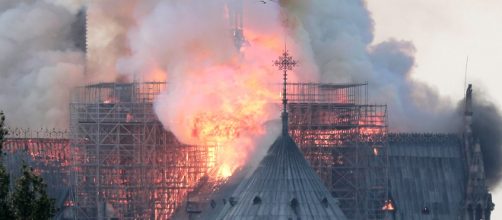 Polícia está tratando incêndio na Catedral de Notre-Dame como acidente (Arquivo Blasting News)
